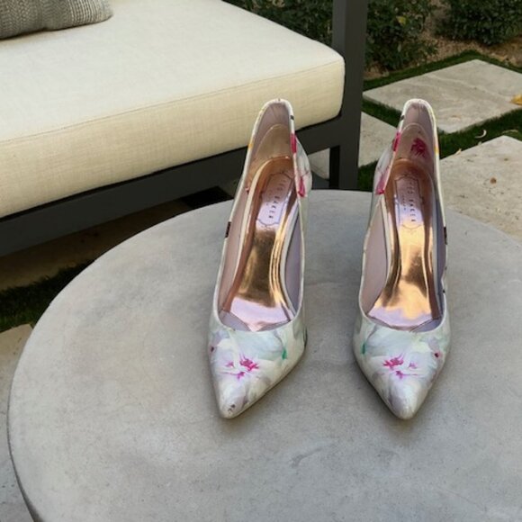 Ted Baker White / Pink Flower Heel - Picture 1 of 4